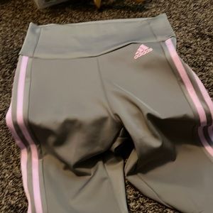 short leggings gray and pink